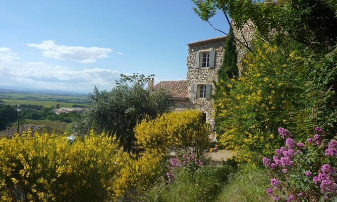 Gigondas Casa | Casa provenzal en una zona tranquila y en el corazón del pueblo de Gigondas
