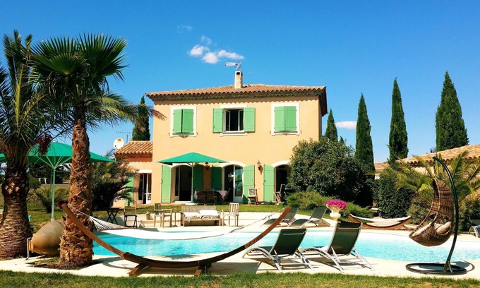 Vauvert Villa | Villa provenzal en el corazón de los viñedos con piscina climatizada.