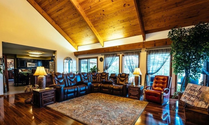 Centerville Cabina | Provides a Lakeview that is spectacular and peaceful.