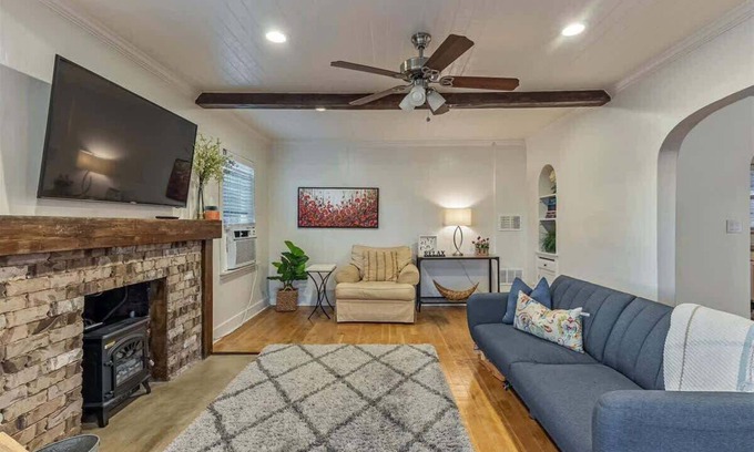 Provo Casa | Provo Airport, Two Units, Pickleball Close By!