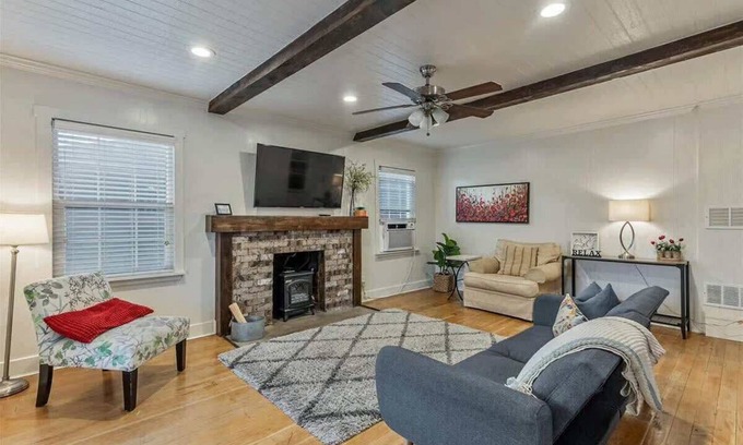 Provo Casa | Provo Airport, Two Units, Pickleball Close By!