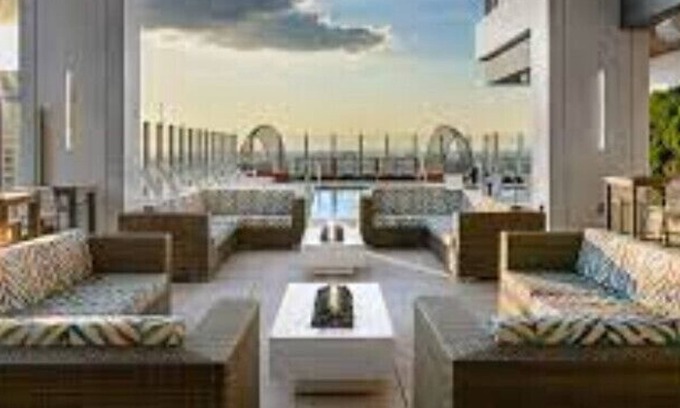 Castleberry Hill Complejo | Proximity Perfected: Studio Steps from Drake Concert