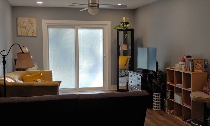 Crisp Casa | Proximity to ECU games, tasty restaurants; A quite, tucked away neighborhood
