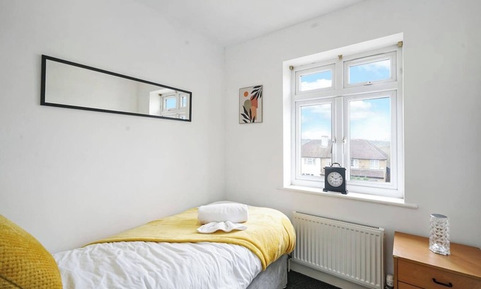 Elstree Casa | Prv-Parking | Jacuzzi Bath | Families / Groups |