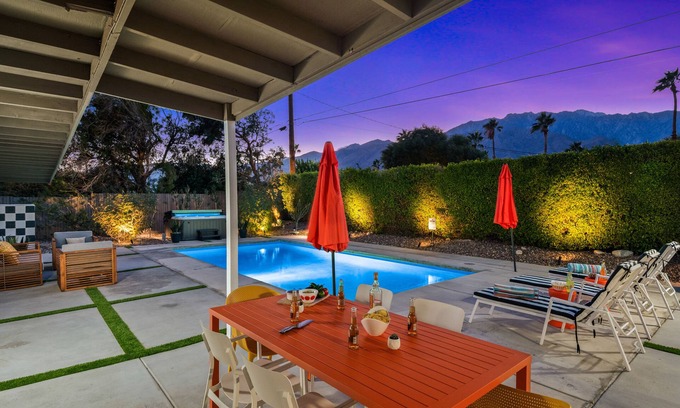 Racquet Club South Casa | PS TwinSuns: Galactic Mid-Century Home to Inspire Your Inner Jedi