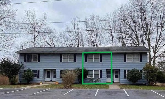 State College Casa | PSU 2br/1.5ba Townhome w Parking Near Campus & Stadium