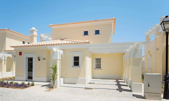 Castro Marim Casa | Modern 2 bed golf villa with shared pool