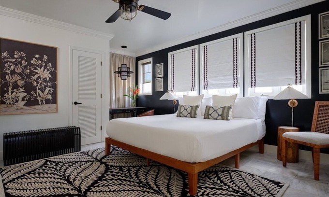 Wailuku Cama Y Desayuno | Elegant Puakenikeni Suite- Historic & Ground Floor
