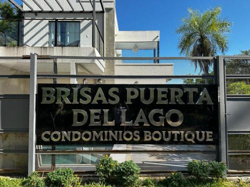 San Bernardino Casa | Puerta del Lago