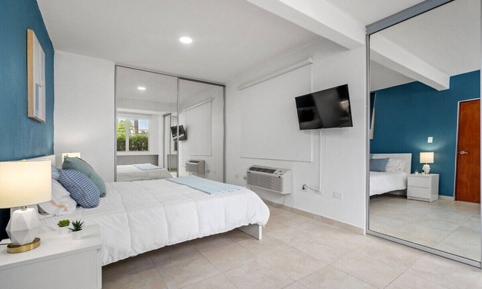 Punta Las Marias Apartamento | Puerto Rico Oceanpark Beach Rental With King Size Bed Otium Rentals