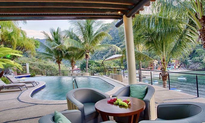 Boca de Tomatlán Apartamento | Puerto Vallarta Family Vacation Home, Beach Frontage