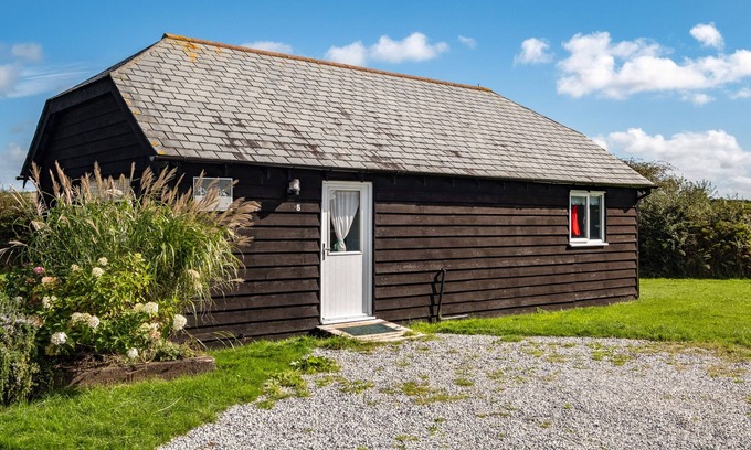Port Isaac Cabaña | PUFFIN LODGE, pet friendly, character holiday cottage in Port Isaac