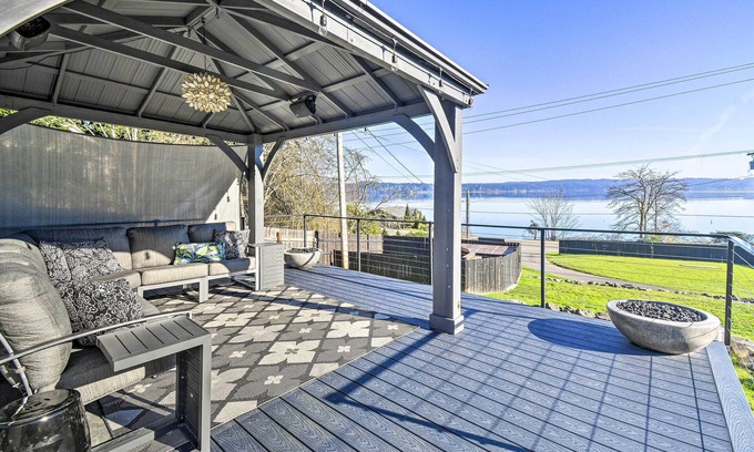 West Hills Cabina | Puget Sound Cabin with Hot Tub and Water Views!