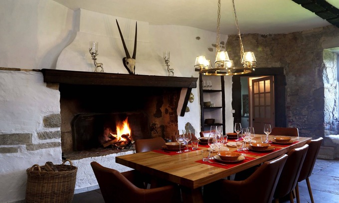 Villarzel-Cabardes Casa | 'Puivert' Majestic Apartment in a 13th Century Chateau