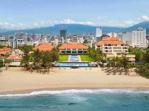 Ngu Hanh Son Complejo | Pullman Danang Beach Resort