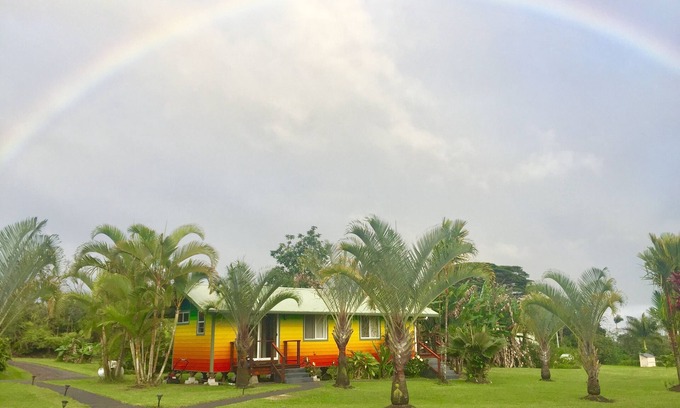 Pahoa Cabaña | Puna Rainforest Hotspring Retreat -Rainbow Cottage with ocean views