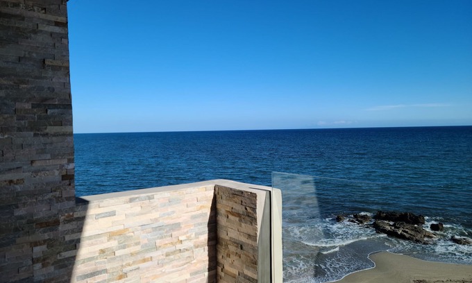 Bravone Casa | Punta di mare, a waterfront residence
