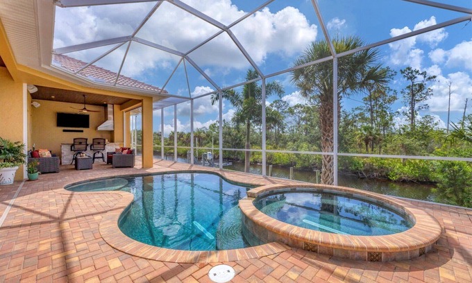 Burnt Store Isles Casa | Punta Gorda Private Pool+Spa Vacation Home