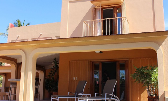 Emiliano Zapata Casa | El Anclote Beach Surf Villa con piscina en Punta Mita
