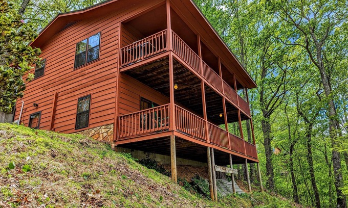 Hiawassee Cabina | Pura Vida Cabin, 4BR, Hiawassee,GA View of Lake Chatuge and amazing Mountain!