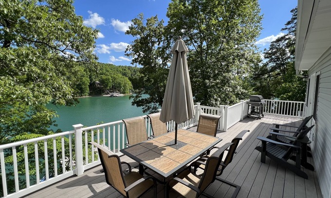 Big Creek Casa | Pura Vida: Updated Norris Lakefront Home w/ Private Covered Dock & 2 Kayaks Inc