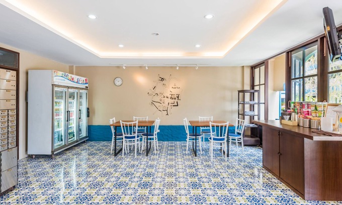 Talat Nuea Hotel | Pure Phuket Residence