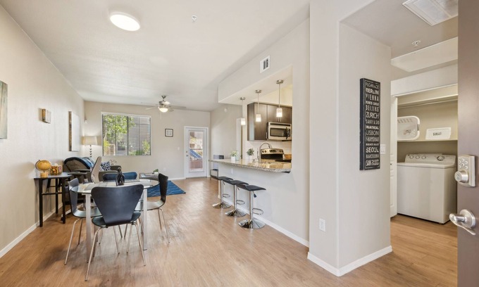 Fox Crossing Apartamento | Pure Suites Chandler 2 Bed Pool Gym Spa EV