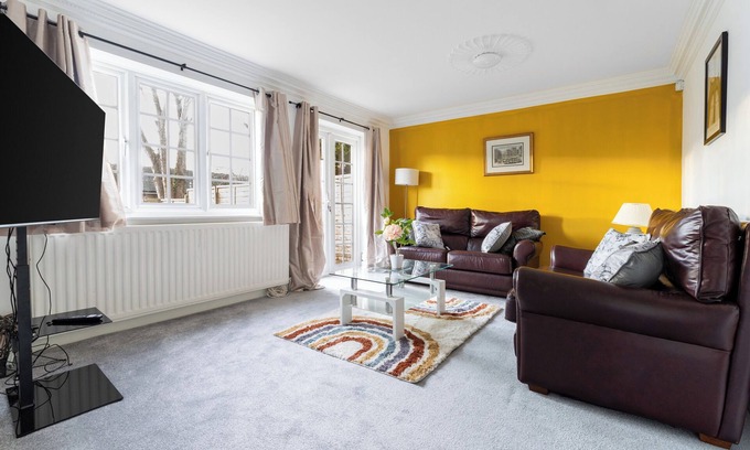 Purley Casa | 4-Bed Home in Purley near Gatwick Airport London