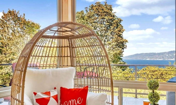 View Ridge Casa | Purple House w/ Water View | 3 Decks | Gym | UW