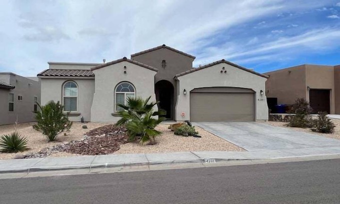 Las Cruces Casa | Purple Sage Garden Retreat