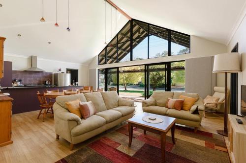 Busselton Casa | Purple Shore Spacious Family Stay Near Busselton Jetty