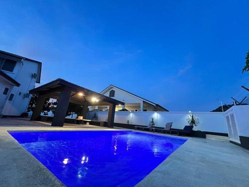 Hulu Kinta Casa | PUTIH Ipoh SaltWater Pool BBQ 5Bed4Bath 19pax