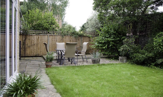 East Putney Casa | Espaciosa casa de 3 dormitorios, con jardín, a minutos del tubo (Veeve)