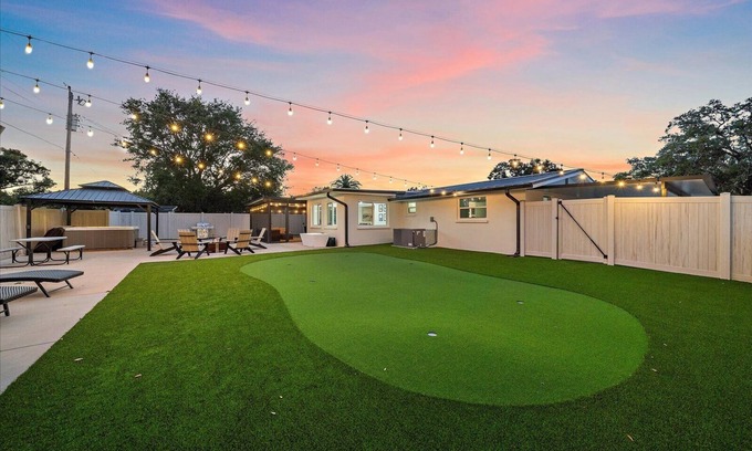 Southgate Casa | Putt 'n Plunge Paradise: 3/2 House 10 mins to Downtown & 15 mins to Lido Beach