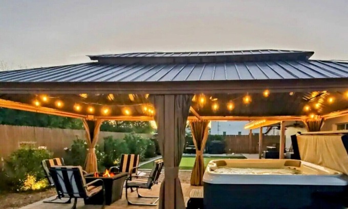 Peaceful Valley Casa | Putting Green Oasis 10-Min Walk OldTown Scottsdale