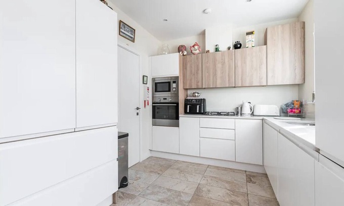 Leopardstown Casa | Pvt ensuite room, 30 mins transport connection to city center