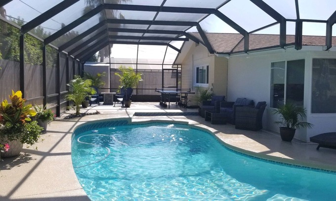 Ormond Shores Estates Casa | La casa privada 3/2 Oasis Pool Home Steps to Beach & River incluye paddleboard / kayak