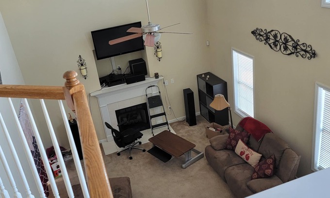 South View Casa | PVT Room in upscale house, 8 min from FAY ARP!