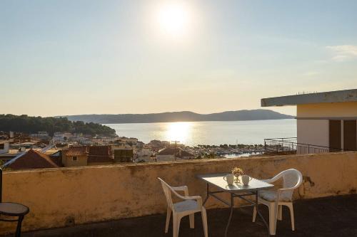 Pylos Apartamento | Pylos Sunset Retreat with Panoramic Sea Views