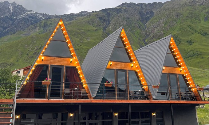 Gergeti Cabaña | PYRAMID KAZBEGI