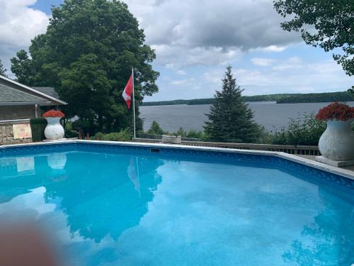 Rideau Lakes Casa | Q Estate Pool cottage