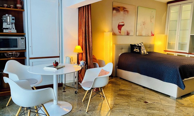 Bad Homburg v.d. Hoehe Apartamento | Q-Street-Studio: Charming Apartment in a Historic Timber-Framed House