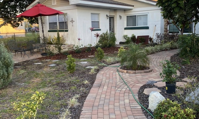 Eagle Lake Casa | Q’s Residence In The Heart of Eagle Lake