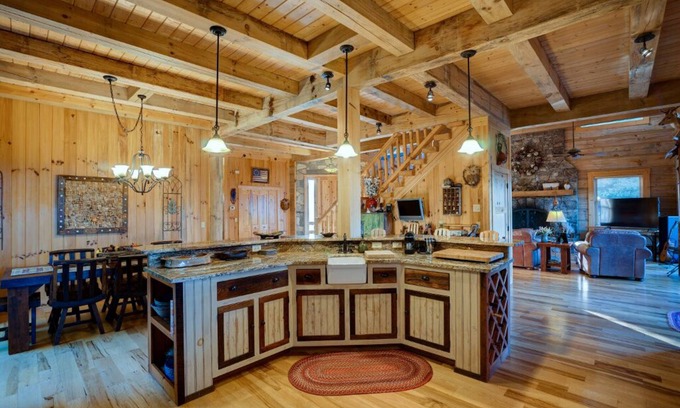 Almond Cabina | Quail Mountain lodge secluded mountain escape.