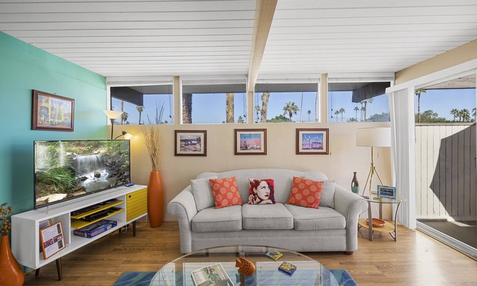 Twin Palms Condominio | Quaint 1/1 Upstairs Ocotillo Condo in South Palm Springs