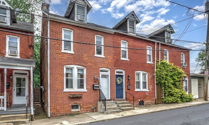 Lancaster Casa | Quaint 2 BDRM With Fenced in Backyard