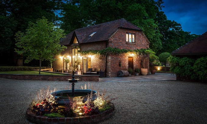 Godalming Casa | Quaint 2 bed historical cottage in stunning English countryside