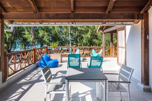 Grand Gaube Apartamento | Quaint 2BDR Apt in Melville Public Beach w pool