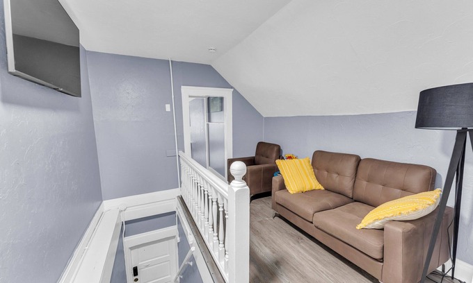 University Circle Apartamento | Quaint 2BR in Historical Little Italy