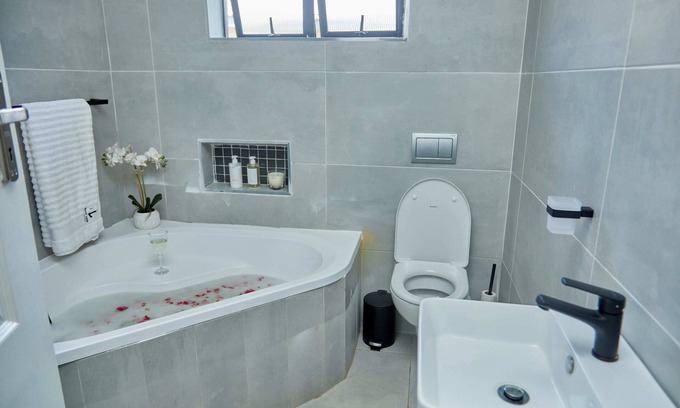 Harare Casa | Quaint 3-bedroom house with WiFi in vibrant Harare